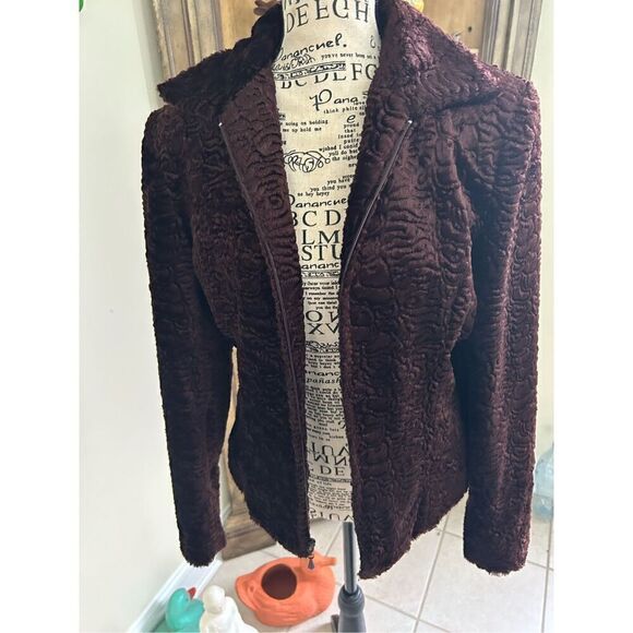 Giancarlo Ferrari Women's Chocolate Sculpted Velvet Jacket - Picture 3 of 9